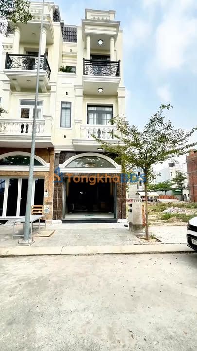 Nhà Vincom 550 Dĩ An 64m² giá 5 tỷ - Ô tô vào tận nhà