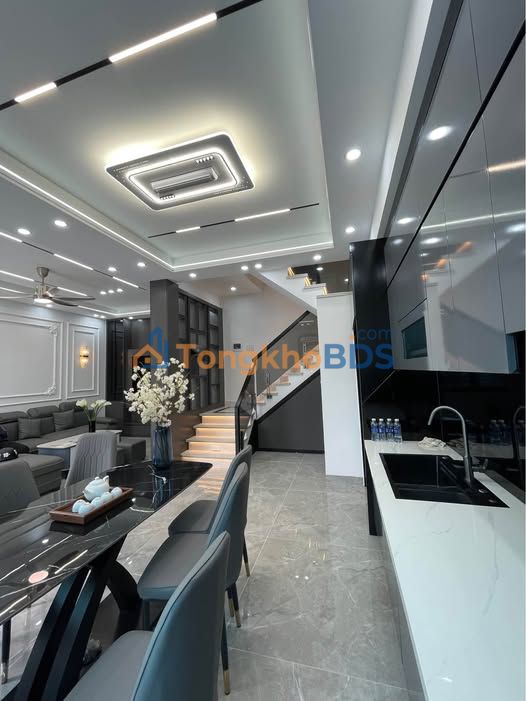 Nhà 3 tầng Kiều Trung 50m² giá 2,85 tỷ - Ô tô đỗ cửa