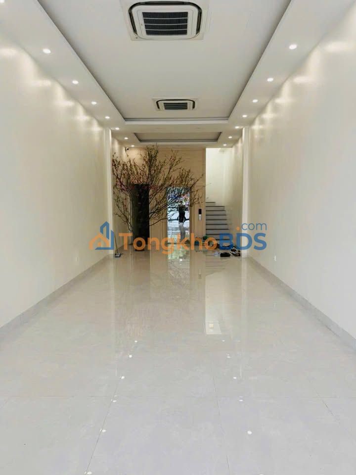 Mặt phố Nguyễn Văn Cừ, Long Biên - 75m² x 2T, KD sầm uất, giá 28tr/tháng