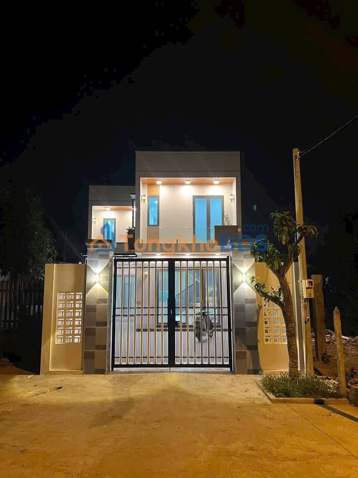 Nhà Đẹp Tân Thông Hội, Củ Chi - 115m² Thổ Cư, 4PN, Sẵn Sàng Ở Ngay!