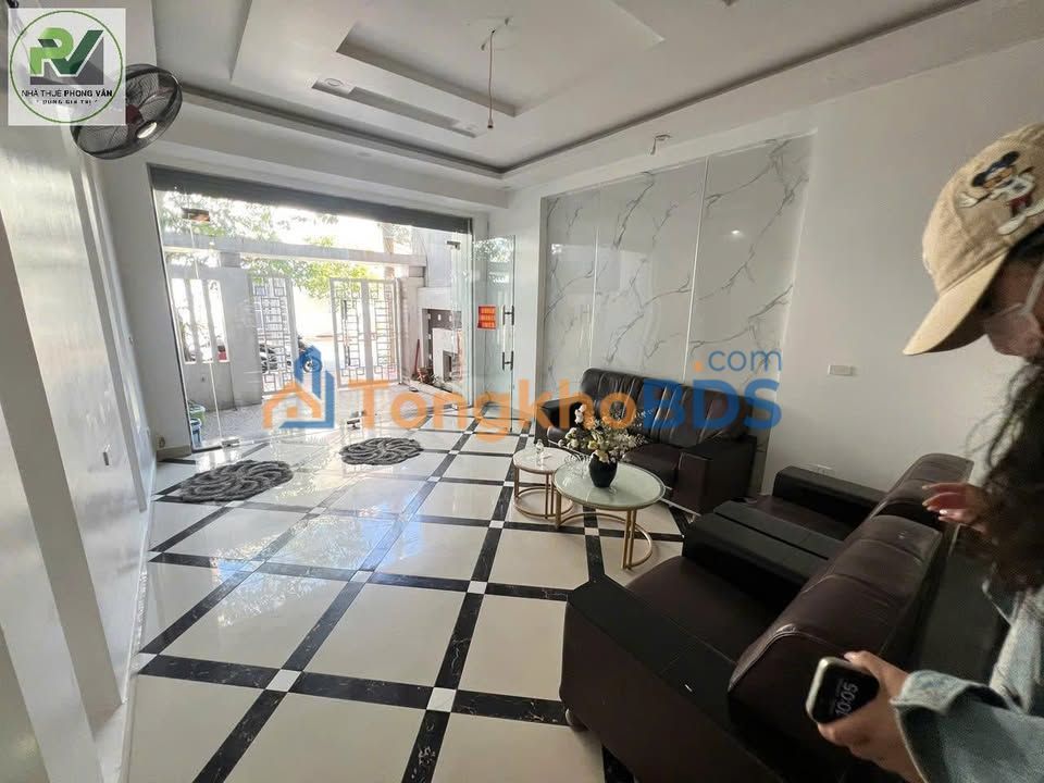 Nhà Cho Thuê Văn Cao 70m² 4 Tầng Full Đồ - Sân Cổng Riêng Thoáng