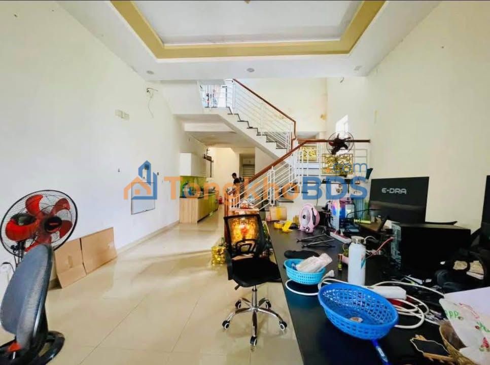 Cho thuê nhà 2 tầng 150m² Xã Phú Thượng, Thừa Thiên Huế - Sân rộng, ô tô đỗ