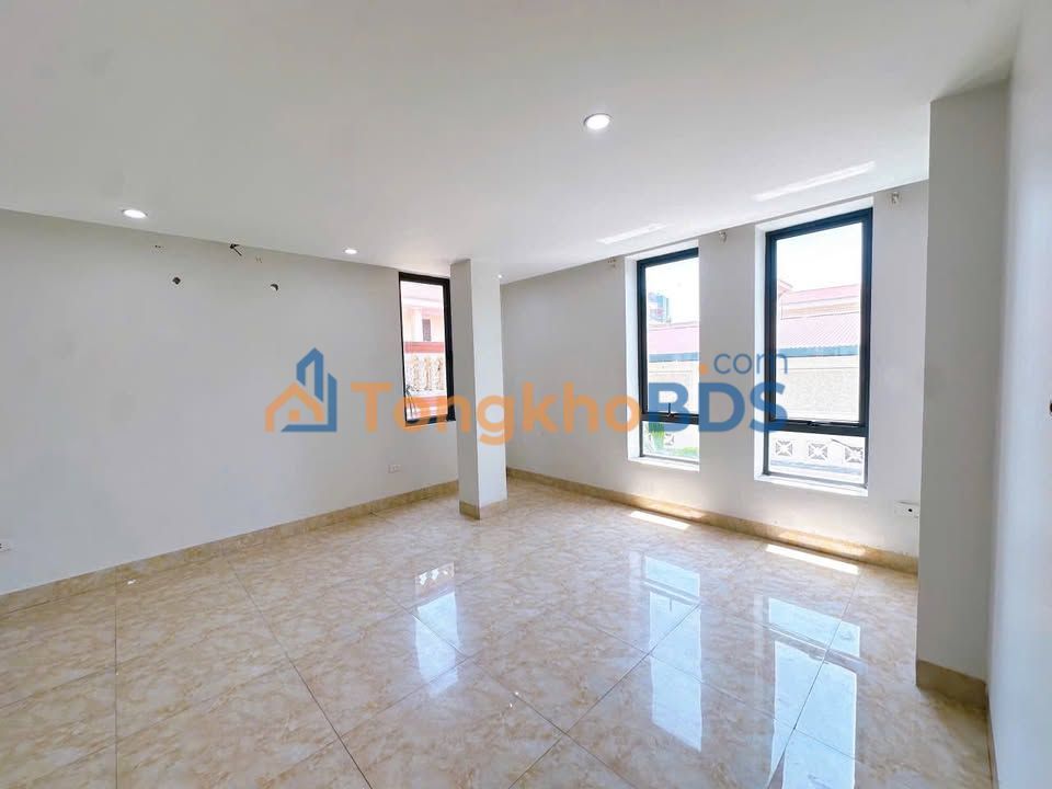 Van phong Mai Dich 65m2 gia 8.5tr - San sang lam viec