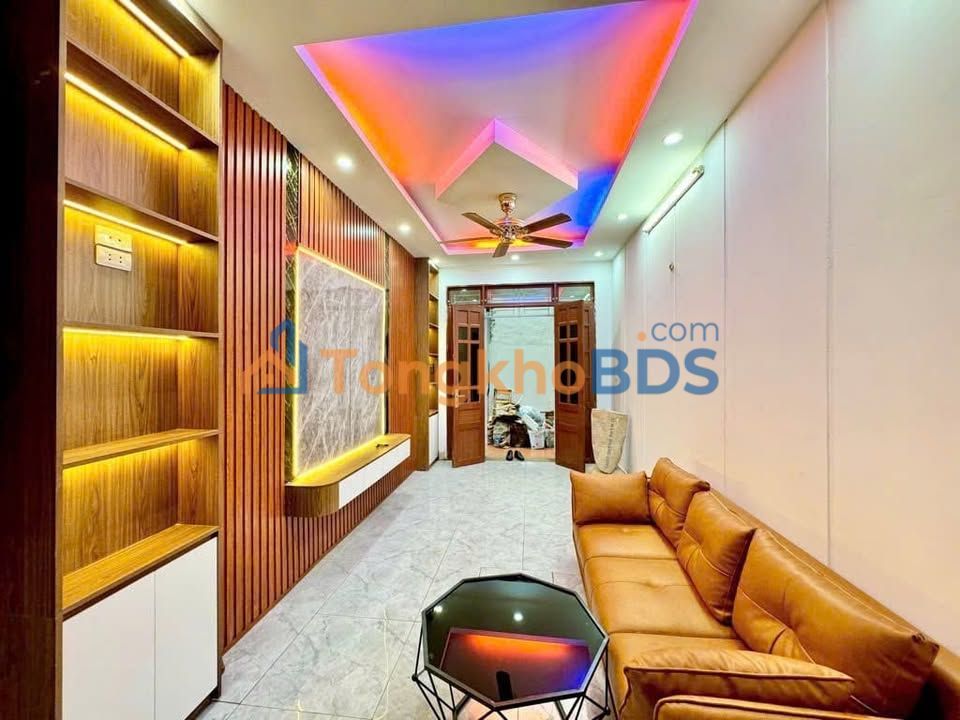 Nhà riêng Hoàng Văn Thụ 33m2 giá 6 tỷ - Sẵn sàng ở ngay