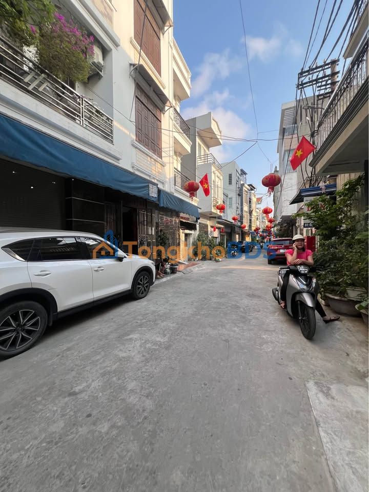 Nhà Ngõ Tô Hiệu An Dương 32m² 3.8 tỷ - Ô tô vào tận nhà