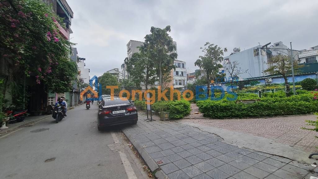 Bán Đất Long Biên 51m² Ngõ Thông Phố Trạm - Sổ Đỏ Vuông Vắn, Giá 8 Tỷ