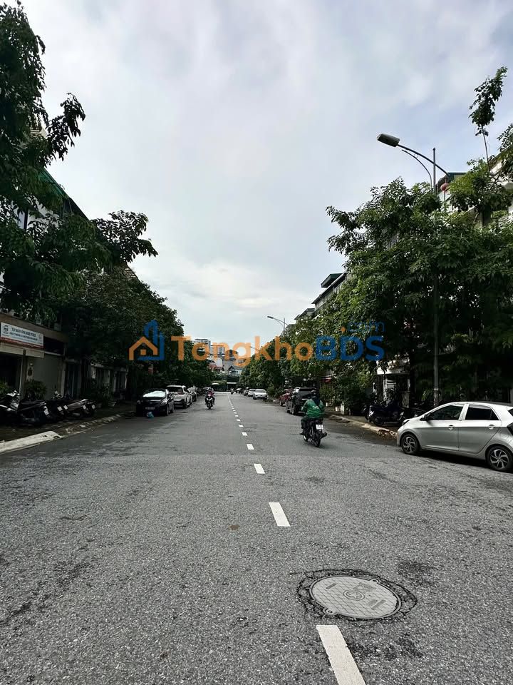 Nhà Phân Lô Ao Sào, Hoàng Mai 70m² - Ô tô vào nhà, Kinh doanh tốt, 19.88 Tỷ