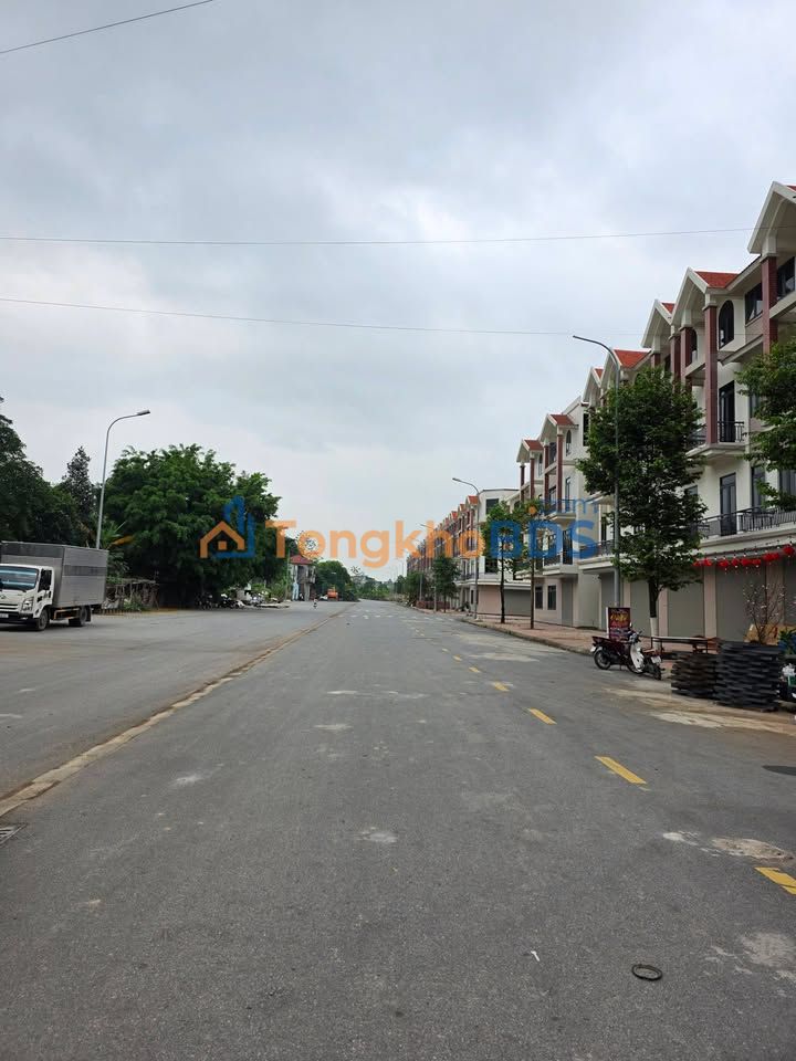 Nhà 3.5 Tầng Mặt Đê Vạn Phúc, Bắc Ninh - 76.5m², Giá 5 Tỷ