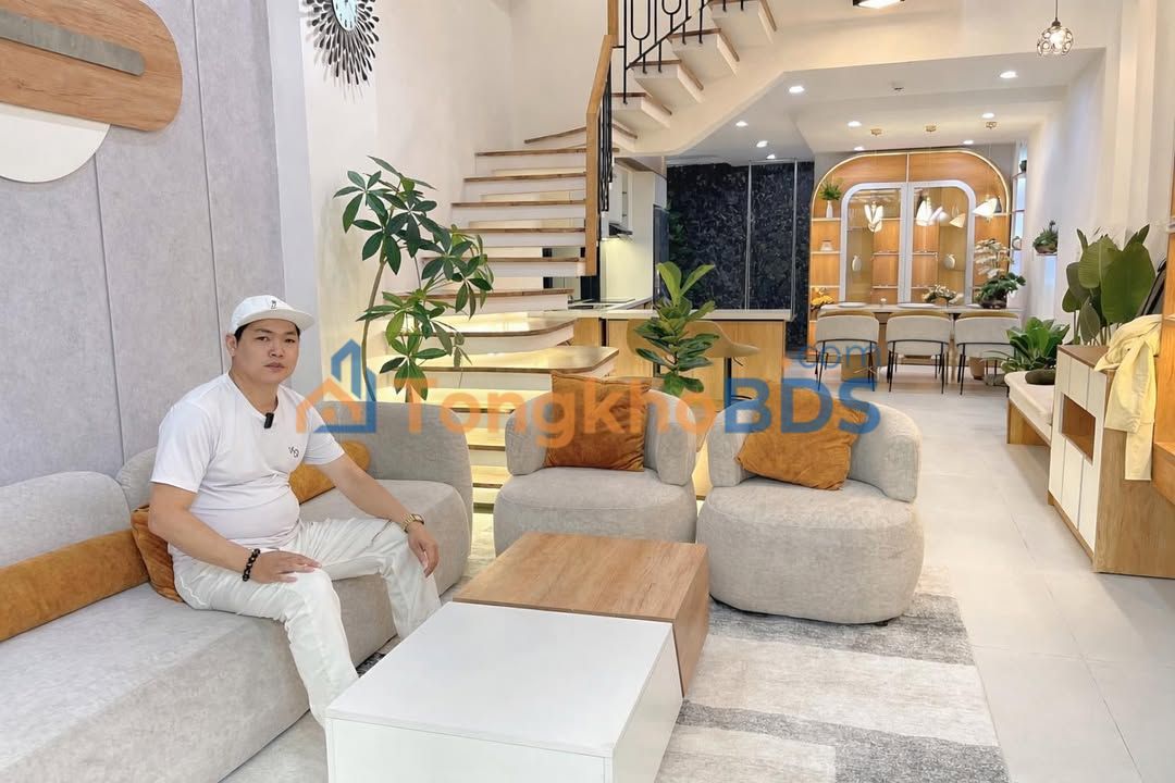 Nhà 90m² Trần Hưng Đạo, Quận 5 - Giá 4.x Tỷ - Sổ Hồng Sẵn Sàng