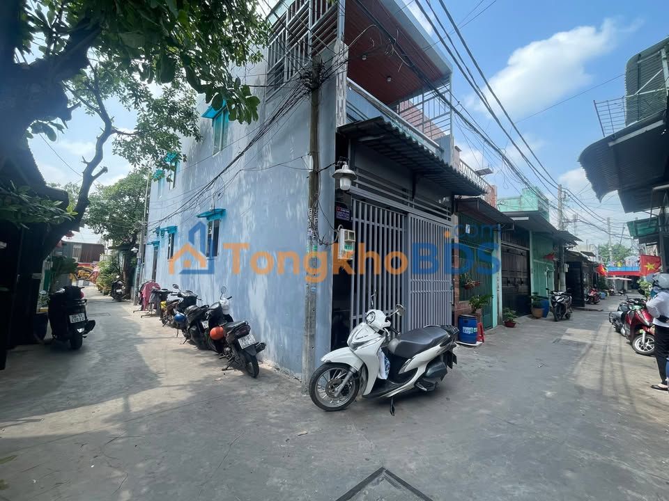 Nhà Góc 2 Mặt Tiền Hóc Môn - 56m² Sổ Đỏ Chung Giá 1.98 Tỷ