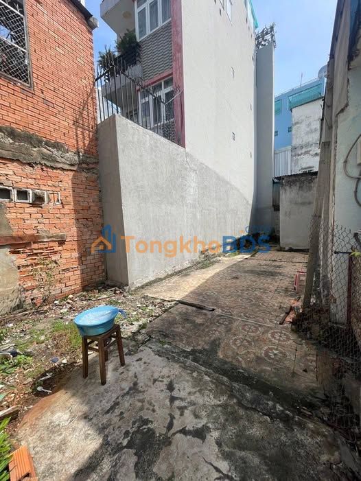 Bán Đất Vàng Quận 4 - 63m² - Sổ Hồng Riêng - Giá 4.5 Tỷ