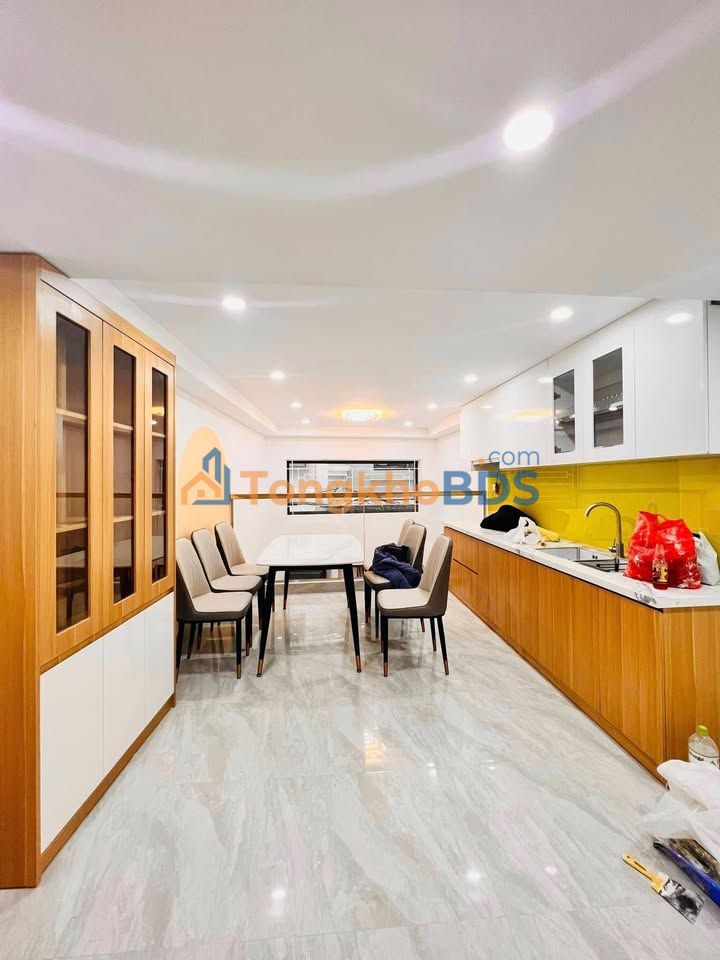 Nhà 32m², 6 Tầng, 3 Ngủ, Trung tâm Đống Đa - 7 Tỷ