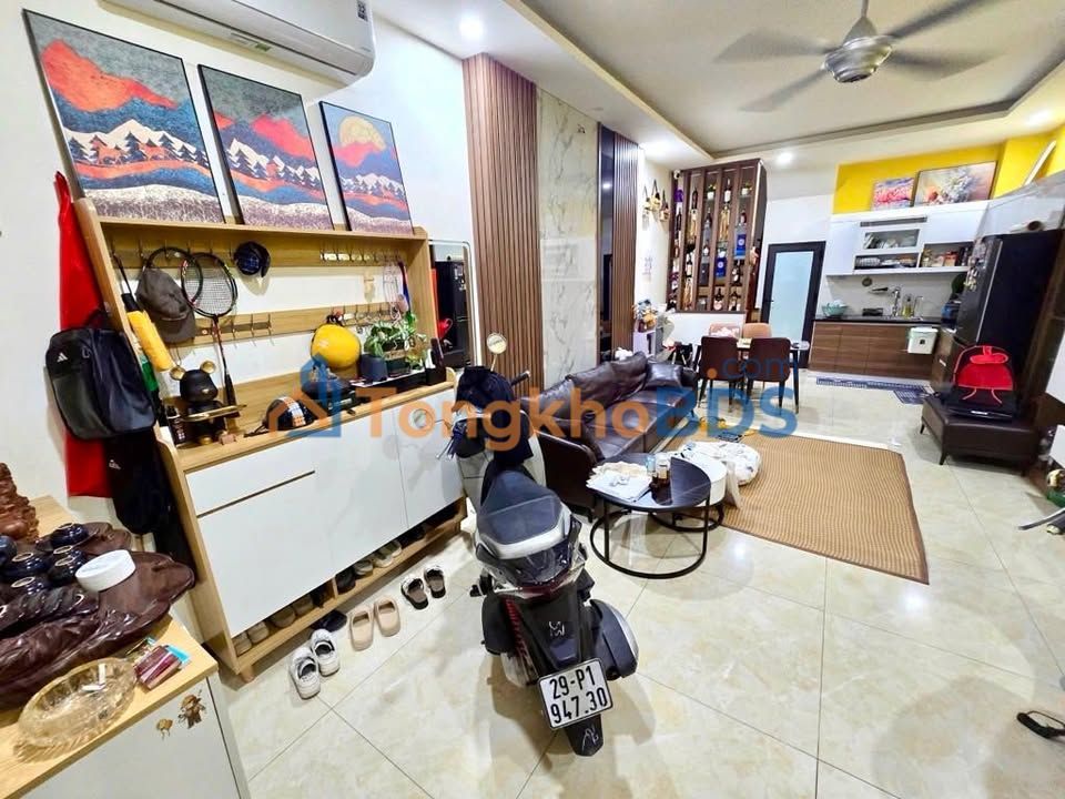 Nhà 5 tầng Cầu Giấy 45m² - Mặt tiền 4.5m, 13 tỷ - Sổ đỏ, ô tô tránh