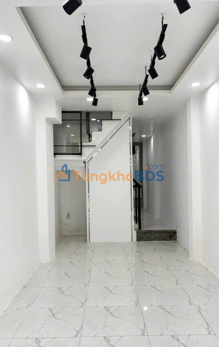 Nhà Nguyên Căn 311m² P.12, Q.10 - Giá Tốt 12 Triệu/Tháng