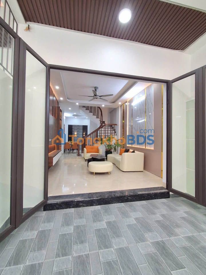 Nhà 3 Tầng Mạc Thị Bưởi, Nam Định 60m² - Oto Đỗ Cửa, Giá 3.1 Tỷ