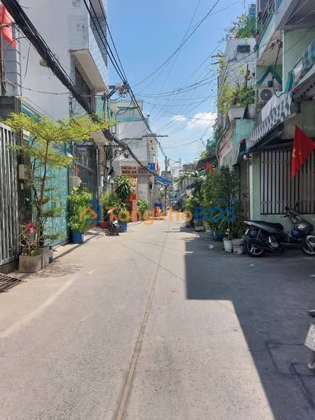 Nhà Lạc Long Quân Q11 32m² 4 tỷ - Ô tô vào tận nhà