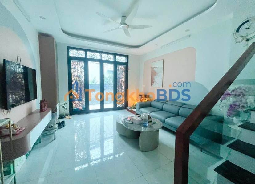 Nhà 6 tầng Trung Kính 40m² - Full Nội Thất, Sẵn Sàng Ở Ngay - 6 Tỷ