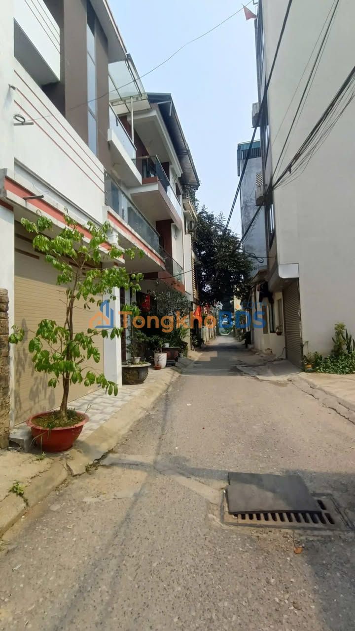 Bán Đất Tổ 1 Việt Hưng Long Biên 30m² - Ngõ Ô Tô Tránh, Sổ Đỏ Riêng
