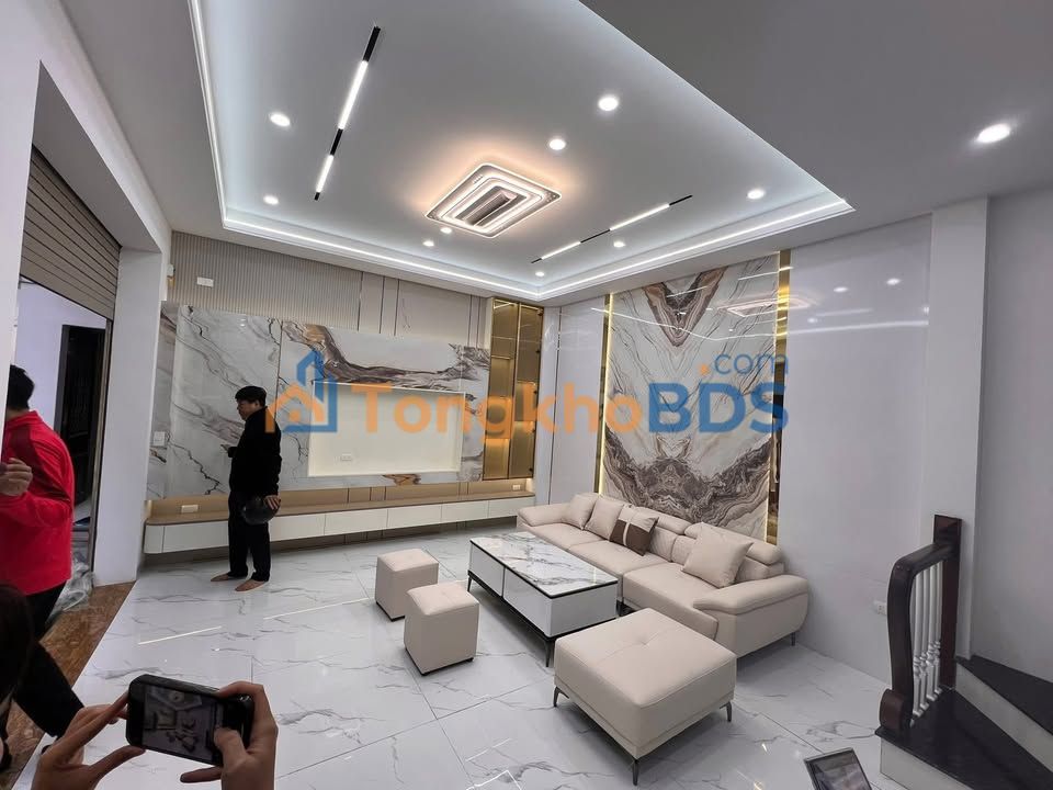 Nhà 35m² 5 Tầng Xuân Đỉnh - Gần CV Hòa Bình, Giá 8.8 Tỷ