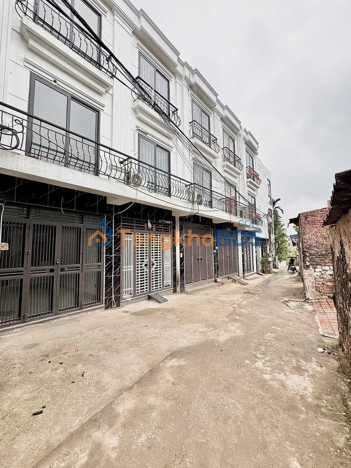 Nhà 3 tầng Phụng Châu 35m² - Ô tô đỗ cửa, gần ĐH TDTT - 3.15 tỷ