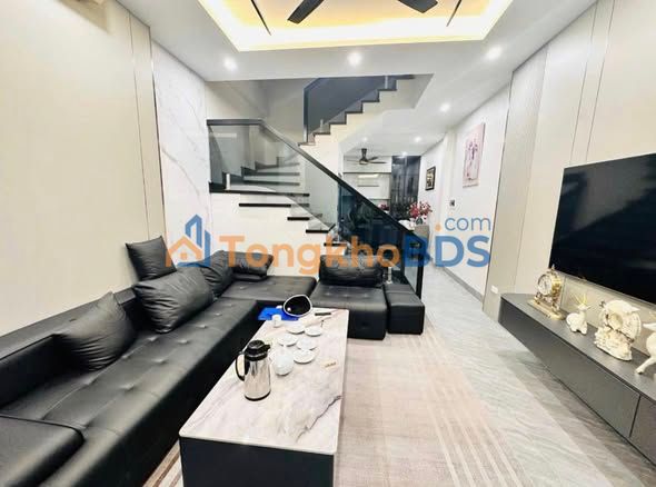 Nhà phố Chu Huy Mân, Long Biên, 50m² - 5 Tầng, 4PN, Sổ đỏ chính chủ 9.9 tỷ