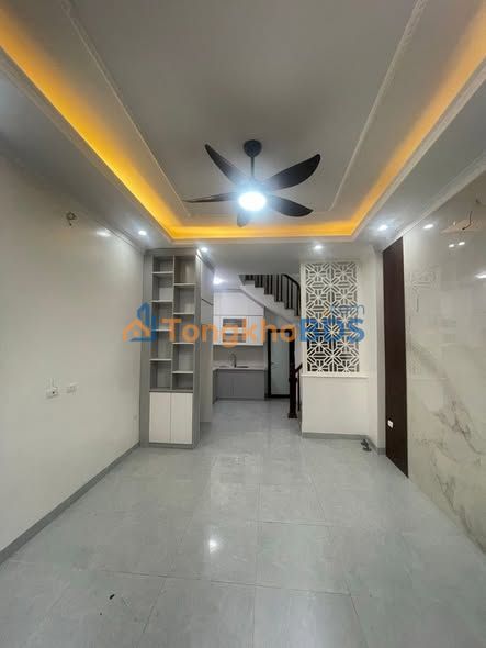 Nhà phố Phố Trạm Cổ Linh 35m² - Sẵn sàng ở ngay
