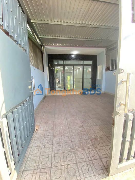 Nhà 100m² cho thuê tại P.Tân Phong, Kiên Giang - Sân ô tô, 2PN, 100m² đất vườn