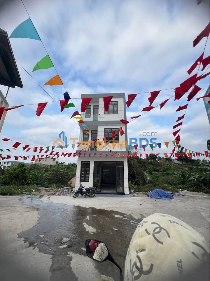 Nhà 3 Tầng Cầu Trắng, Hạ Long 55m² - Ô tô Đỗ Cửa, Giá 2 Tỷ