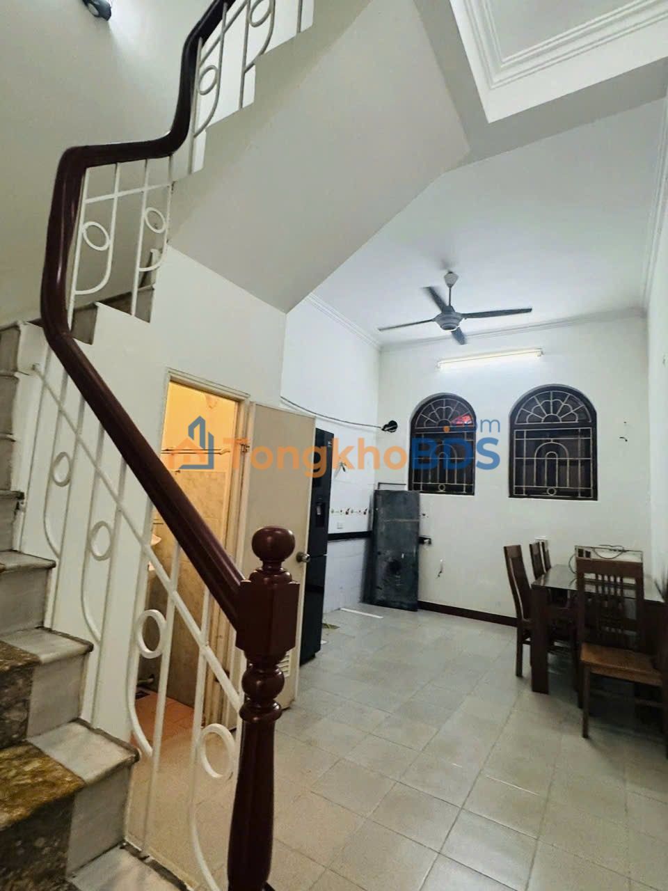 Nhà Nguyên Căn 40m² x 4 Tầng Cho Thuê Ngõ 8 Bùi Ngọc Dương, Hai Bà Trưng - Ô Tô Đỗ Cửa