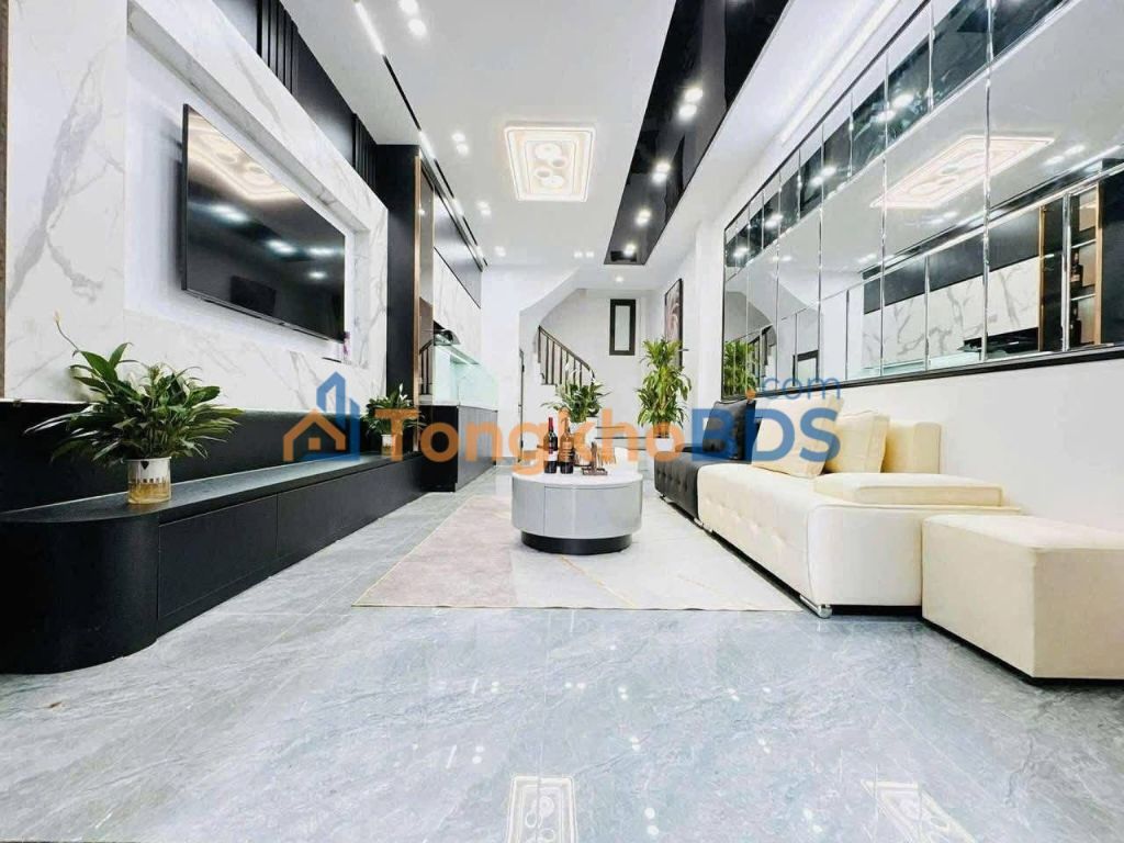 Nhà 34m² Hoàng Hoa Thám, Ba Đình - 5 Tầng, Sổ Đỏ Chính Chủ, Giá 7.7 Tỷ