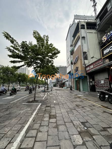 Nhà Phố Võ Văn Kiệt, Q1 - 23m² - Sổ Hoàn Công - 3.5 Tỷ