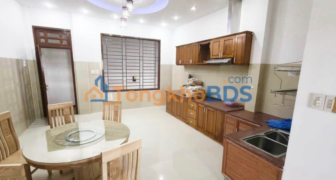 Nhà 4 tầng Nguyễn Lộ Trạch 78m² - Sổ hồng, Gần biển & Học viện Hải quân