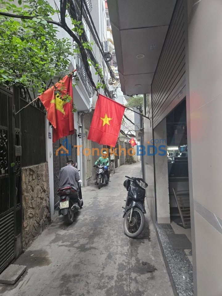 Cho thuê Nhà 3 Tầng Giảng Võ, Ba Đình - 135m² - Dòng tiền 20 Triệu/tháng