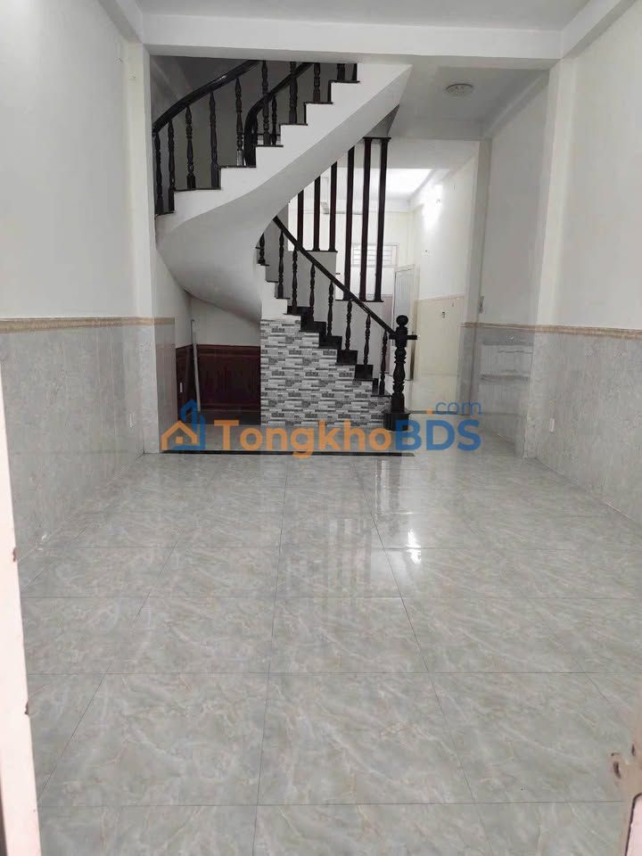 Nhà Cho Thuê Quận 12 - 4PN, 3 Lầu, Hẻm 5m - Giá 9 Triệu/Tháng