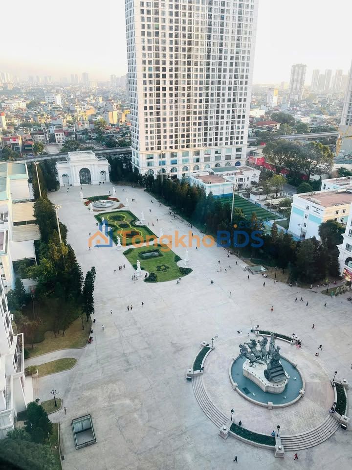 Căn hộ Royal City R3 - Góc 222m², 4PN View Quảng Trường - Sổ Đỏ Sẵn Sàng