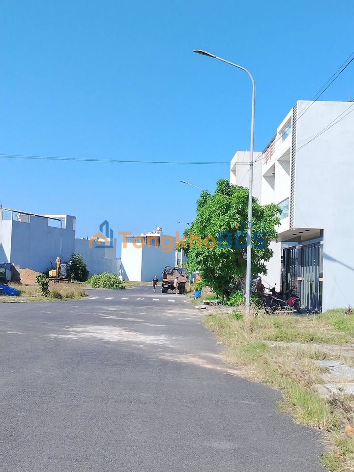 Bán Shophouse Tuy Hòa - Sổ Hồng - Hướng Tây Nam - 100m²