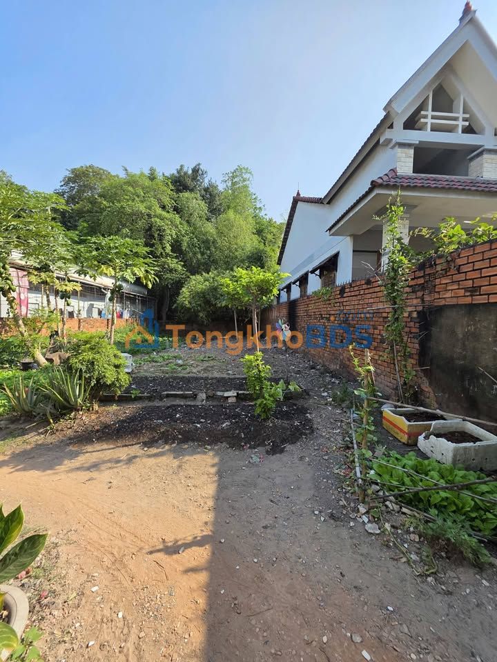 Đất Dĩ An 121m² Sổ Hồng Riêng Gần Ngã Tư Bình Thung - Giá 2.65 Tỷ