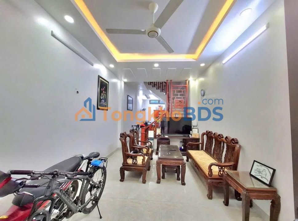 Nhà 3 Tầng Đường Trường Chinh, Nam Định - 48m², Ô Tô Vào Cửa, Giá 2.8 Tỷ
