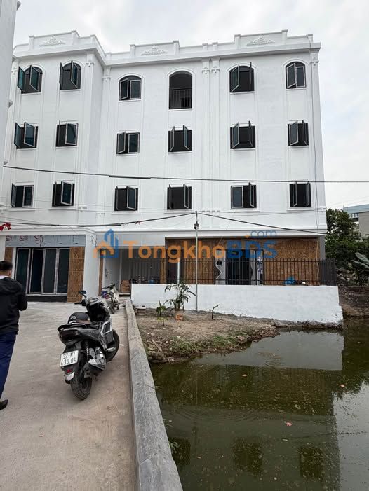 Nhà 4 Tầng Chúc Sơn - Chương Mỹ, 35m² x 4T, View Hồ, Ô Tô Đỗ Cửa