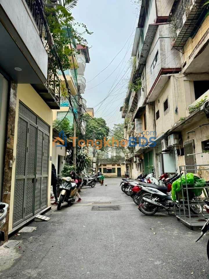 Nhà Phố Phạm Ngọc Thạch Đống Đa 40m² - 5 Tầng, Ô Tô Đỗ Cửa, Kinh Doanh Tốt