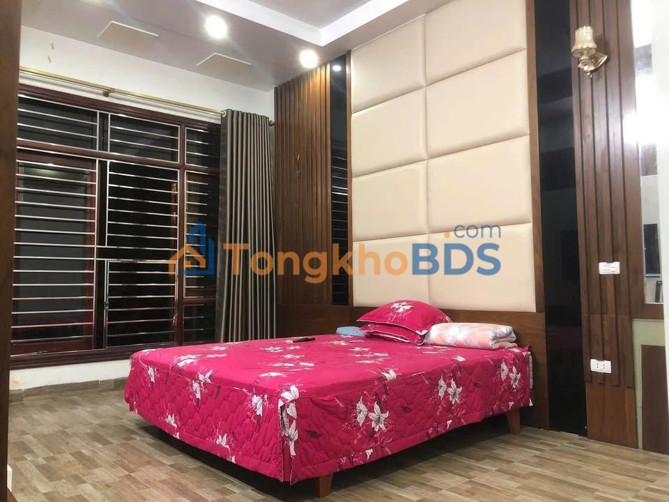 Cho thuê nhà 4 tầng Mặt Hồ Lộc Vượng, Nam Định - Vị trí đắc địa