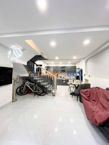 Nhà 42.5m² Hẻm 5m Đoàn Văn Bơ, Q.4 - 5.55 Tỷ, Sổ Hồng