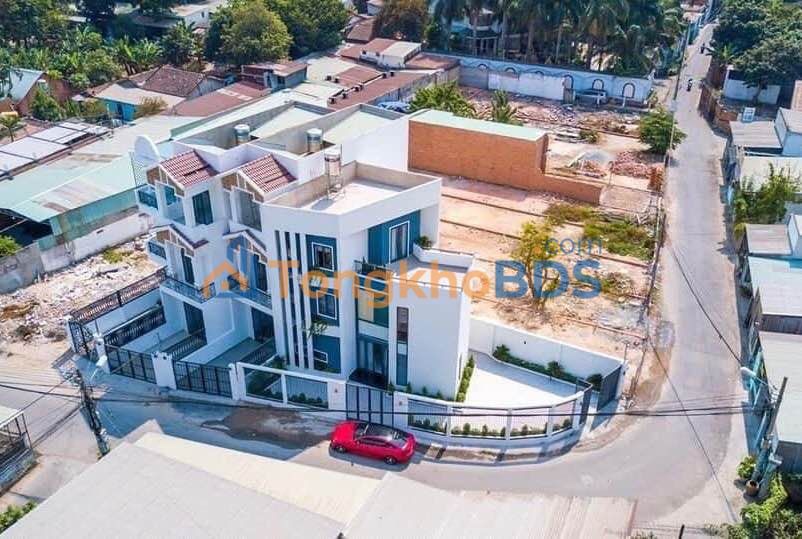 Nhà Lô Góc Phú Hòa - 165m² Thổ Cư, Sổ Hồng Sẵn Sàng - Giá 5.x Tỷ