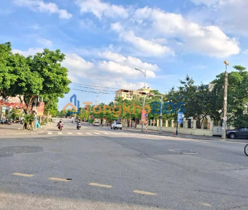 Nhà Mặt Tiền Kinh Doanh 100m² - 2 Mặt Tiền Ô Tô Tránh - 18 Tỷ Tại Long Biên