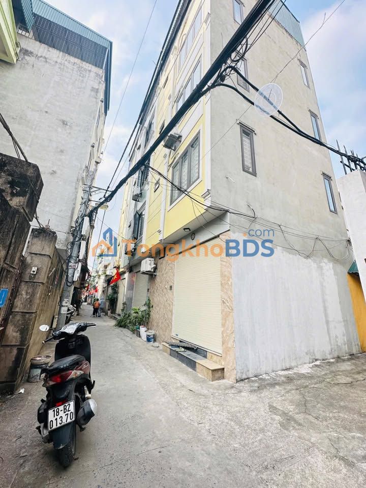 Nhà Thạch Bàn 40m² 4 Tầng - Ngõ Thông Ô Tô, Đỗ Cửa