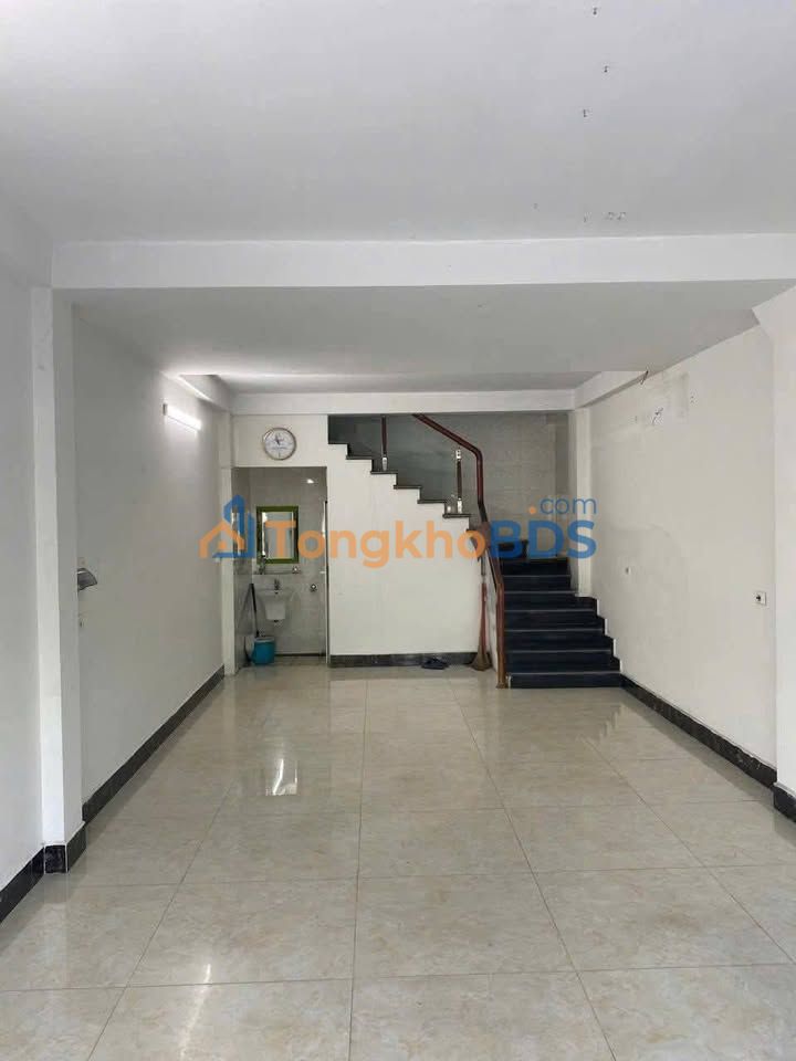 Cho thuê nhà 5 tầng Cột 5, Hạ Long - Vị trí đắc địa, sẵn sàng kinh doanh