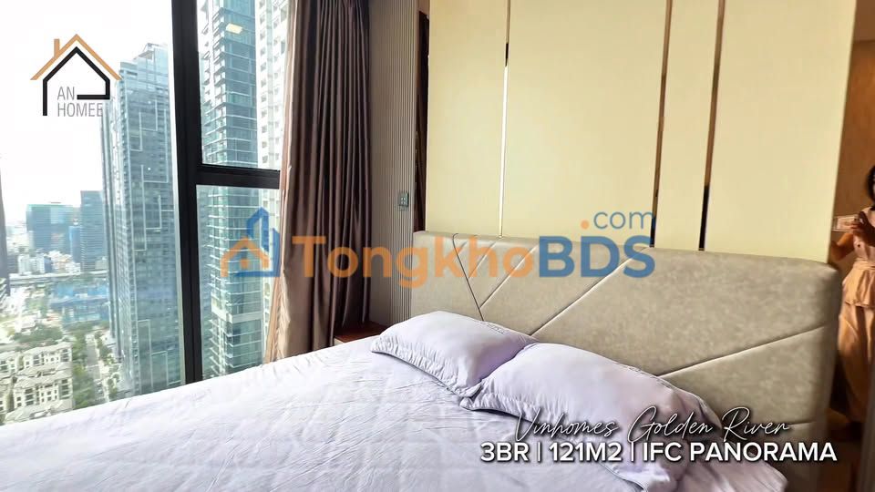 Bán Căn hộ Vinhomes Golden River Quận 1 - 61m² - Sổ hồng sẵn