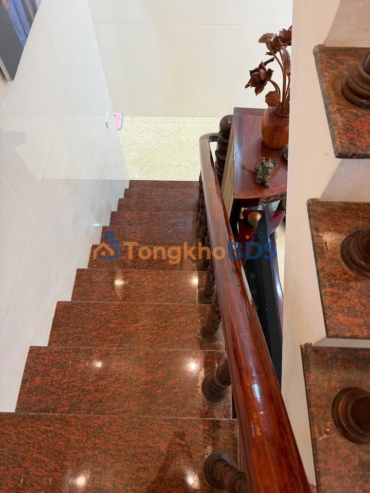 Nhà 2 Tầng Lối 2 Nguyễn Du, Hương Khê - 110m² Hướng Tây Nam