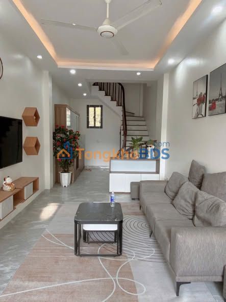 Nhà 5 Tầng Ngõ Thông Đông Anh - 30m² - 5.9 Tỷ - Sẵn Sàng Vào Ở Ngay!