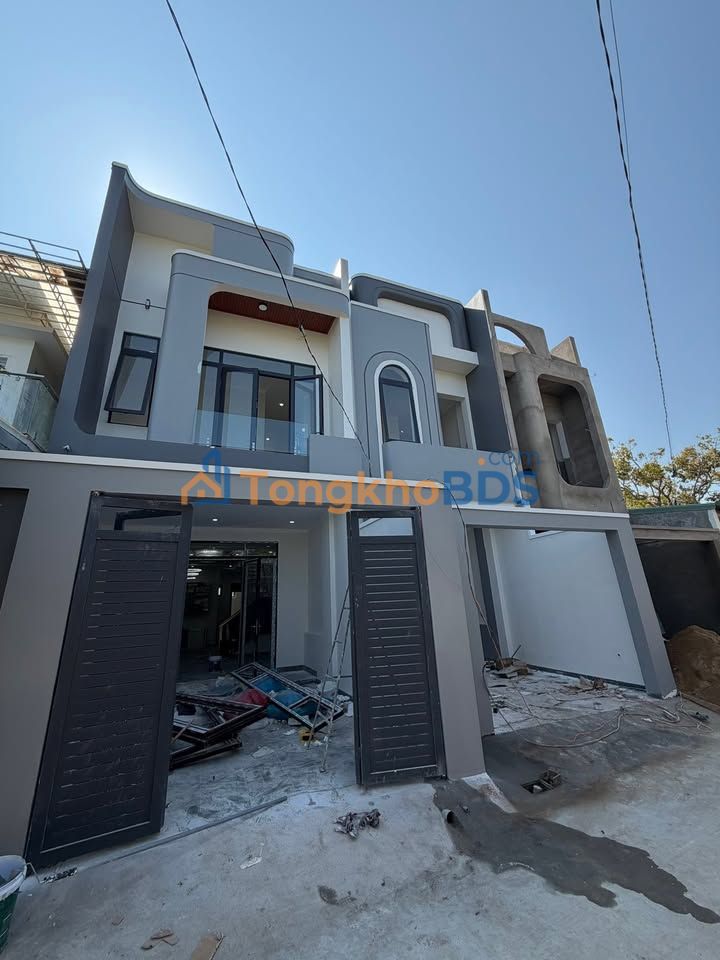 Nhà 1 Mê Âu Cơ, Pleiku 90m² - Sổ Đỏ Thổ Cư, Giá 2.45 Tỷ